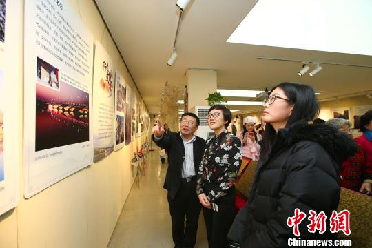 《尋訪北京文學(xué)地圖·圖片展》在京開幕 十月 攝