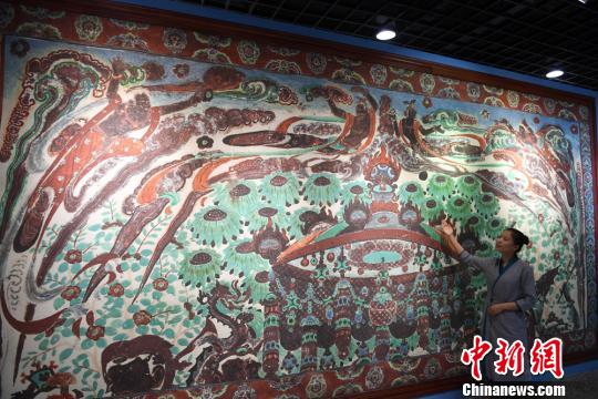 茅臺(tái)酒回歸“飛天故里”：一幅畫一瓶酒演繹一條綿長路
