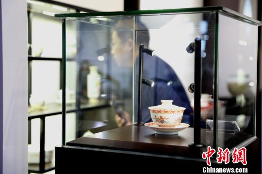 世界各地精品陶瓷匯聚一堂。　姜濤 攝
