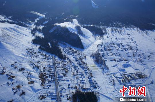 新疆哈巴河縣借獨特優(yōu)勢打造“雪樺”百里雪鄉(xiāng)（圖）